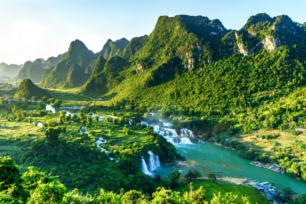 Best cities for tourists in Vietnam - cao bang