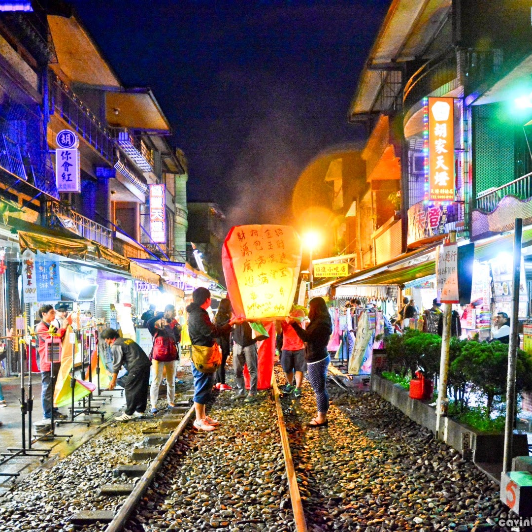 Sky lanterns in Shifen